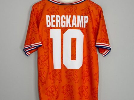 1994 NETHERLANDS BERGKAMP #10 HOME SHIRT (L) LOTTO Fashion